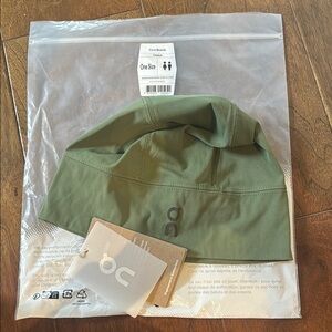 On Running Olive Performance Beanie
